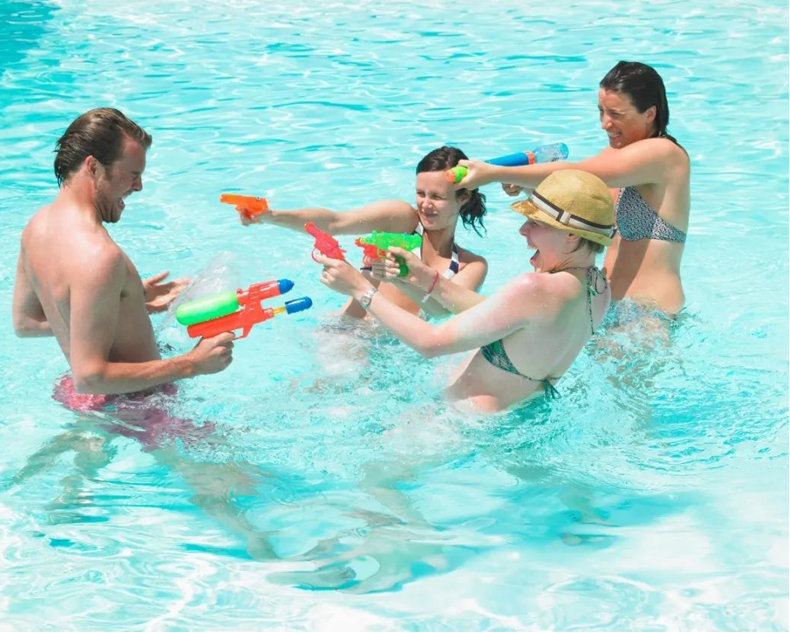 室內(nèi)泳池什么“咖位”？居然用專業(yè)定制的除濕機(jī)！??！